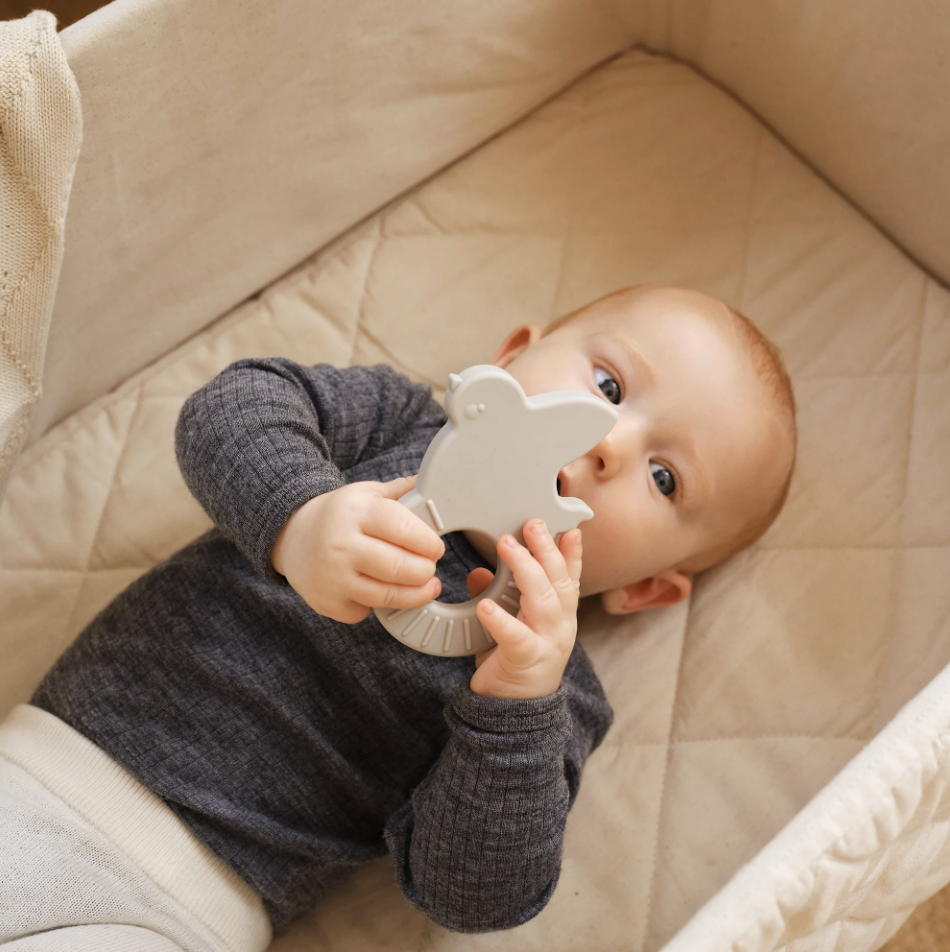 Bideringe til baby i silikone inspireret af H.C. Andersen | Moonboon - Pigenavne - Vildmedbørn.dk